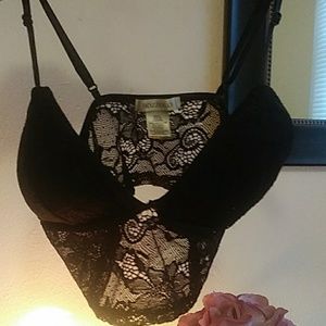 Elegant black and maroon lace braletts